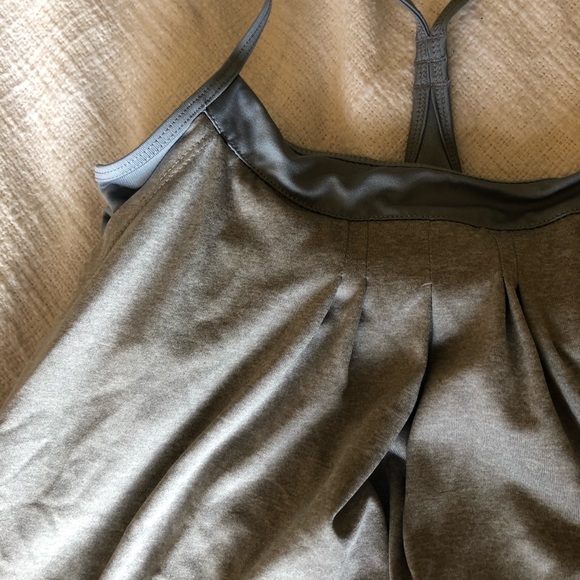 2 champions athletic tops w/built-in bra - Picture 3 of 8